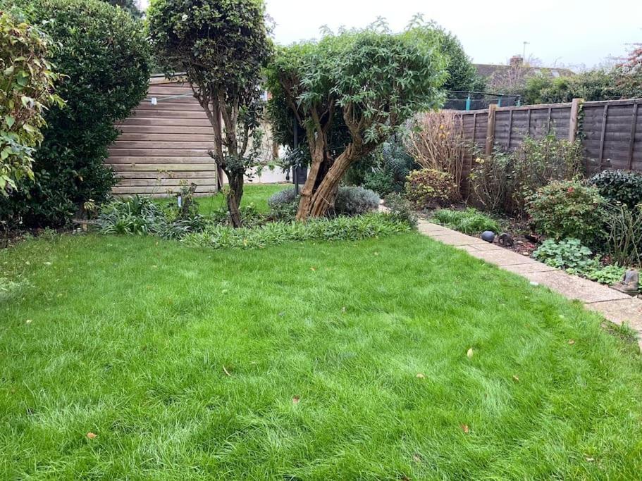Warm And Cosy City Centre Home Near Train Station Chichester Eksteriør billede