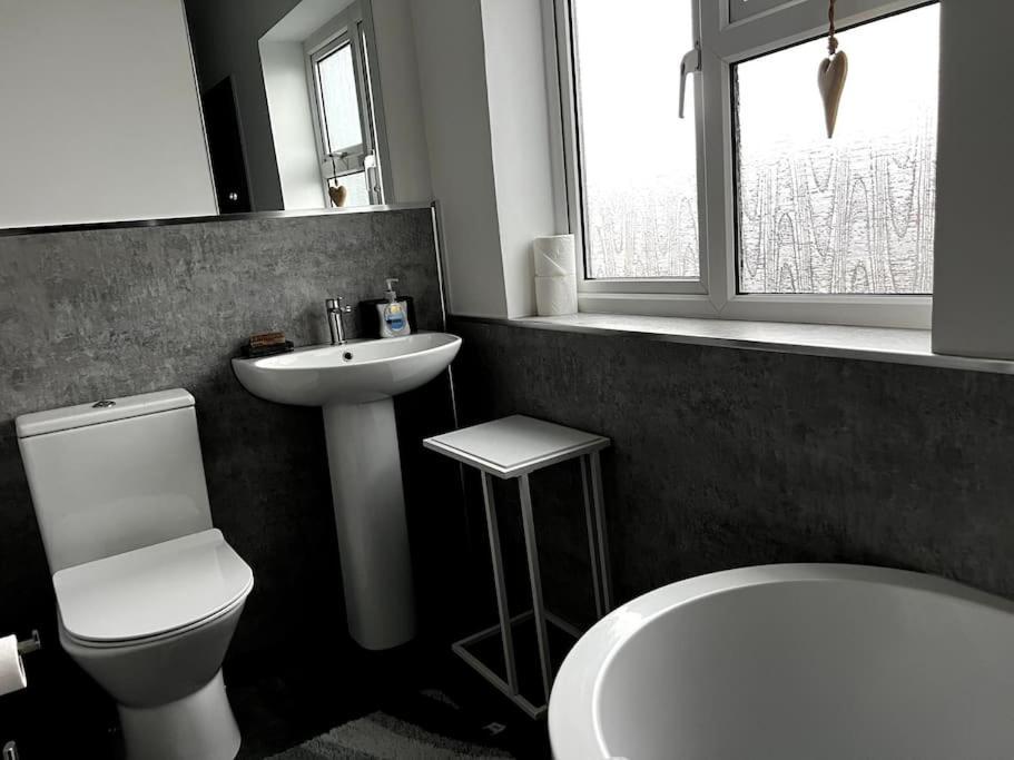 Warm And Cosy City Centre Home Near Train Station Chichester Eksteriør billede
